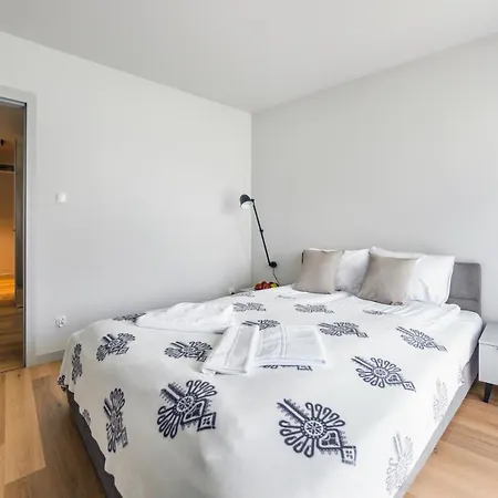 B Z Sauna, Sun & Snow Apartment *